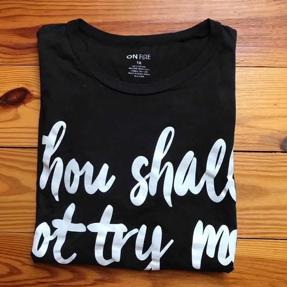 On Fire Black White Graphic Tee Side Lace, EUC, 1X - Picture 12 of 12